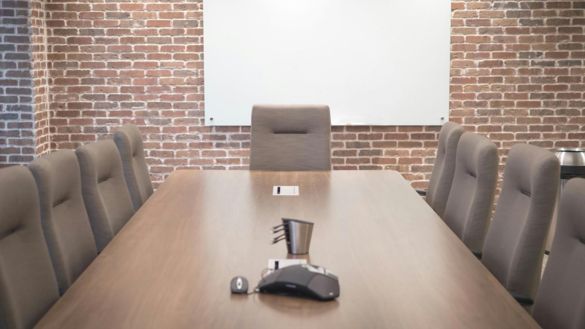 Modernes Beratungsbüro mit professioneller Arbeitsatmosphäre für Personalmanagementsitzungen
